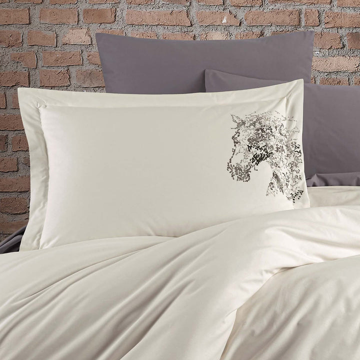 Detailed View of Soft and Breathable Cotton Bed Linen Set in Cream Color – Elegant Shine and Smooth Texture