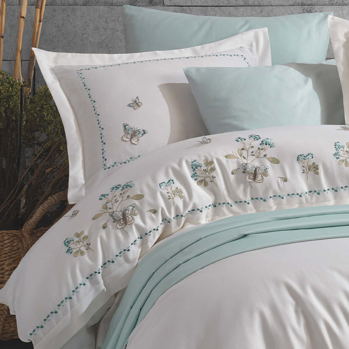 Close-up of Elegant Floral Patterns on Cotton Bed Linen Set in Cream Color – Adds a Stylish Touch to Your Bedroom